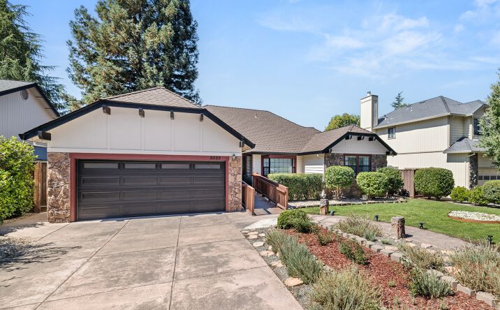Pictures of Senior Living property located at 5525 Carriage Ln, Santa Rosa, CA 95403 for sales - image #1