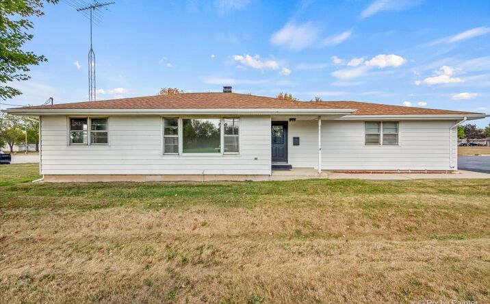 Pictures of Office, Retail, Special Purpose property located at 124 E Oak Knoll Drive, Hampshire, IL 60140 for sales - image #1