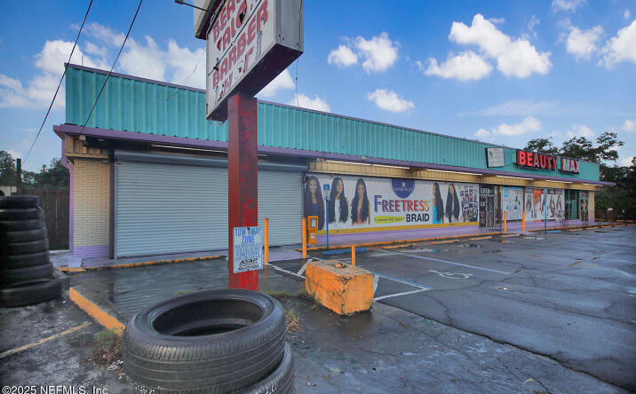 Pictures of Mixed Use, Retail property located at 5804 BEACH Boulevard, Jacksonville, FL 32207 for sales - image #1