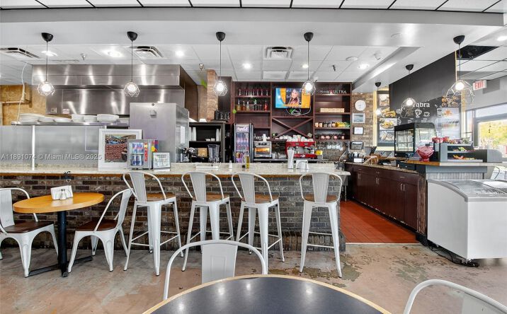 Pictures of Business for Sale, Retail property located at Restaurant and Bar For Sale in Coral Springs, Coral Springs, FL 33071 for sales - image #1