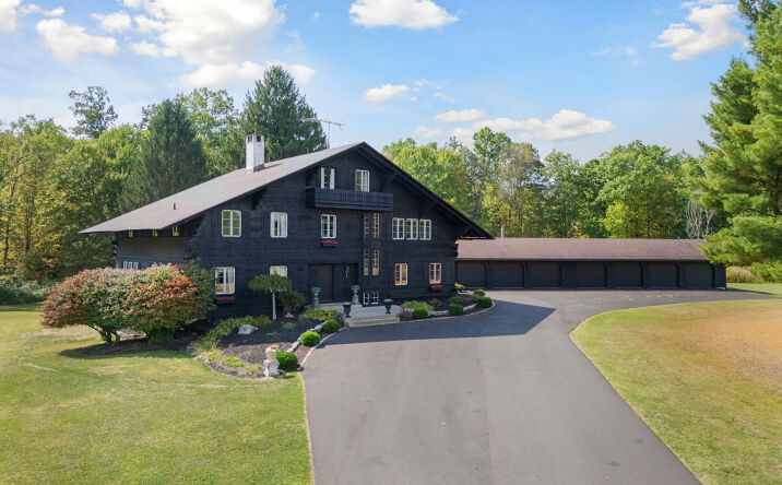 Pictures of Hospitality, Mixed Use, Retail property located at 550 Warner Rd, VIenna, OH 44403 for sales - image #1