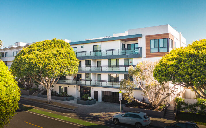 Pictures of Multifamily property located at 1115 14th St, Santa Monica, CA 90403 for sales - image #1
