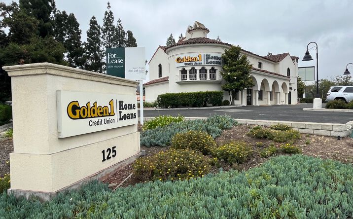 Pictures of Office, Retail property located at 125 N Moorpark Road, Thousand Oaks, CA 91360 for sales - image #1