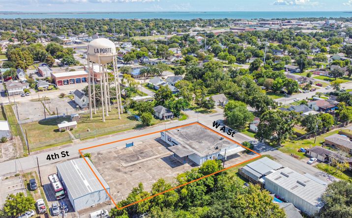 Pictures of Office, Retail property located at 130 S 4th St, La Porte, TX 77571 for sales - image #1