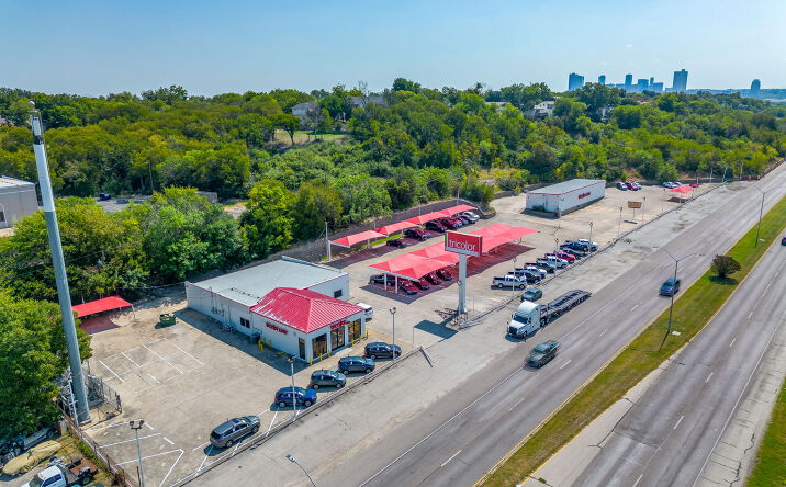 Pictures of Retail property located at 1924 Jacksboro Hwy, Fort Worth, TX 76164 for sales - image #1