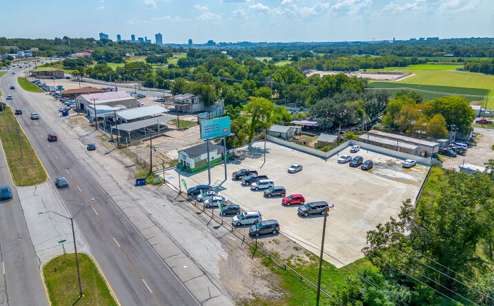 Pictures of Retail property located at 2135 Jacksboro Hwy, Fort Worth, TX 76114 for sales - image #1