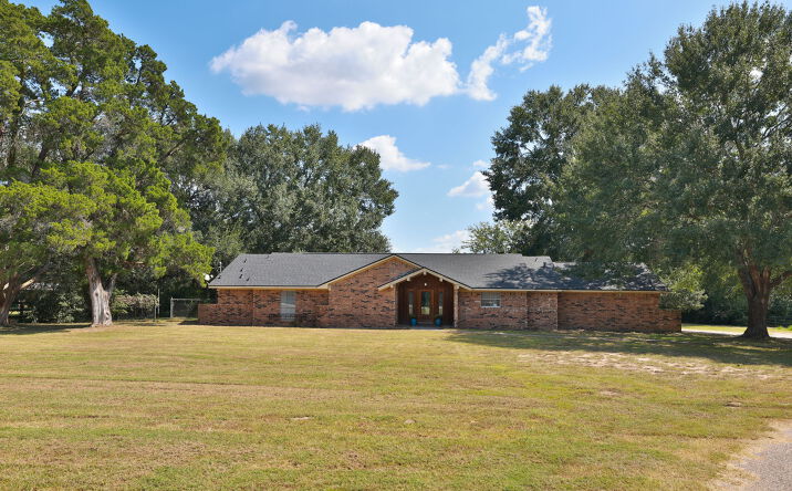 Pictures of Mixed Use, Office property located at 22010 Buescher Road, Tomball, TX 77377 for sales - image #1