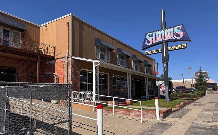 Pictures of Retail, Office property located at 21129 Foothill Boulevard, Hayward, CA 94541 for sales - image #1
