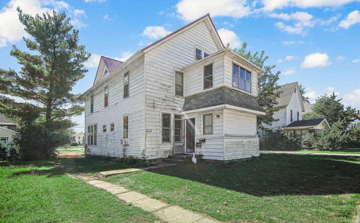 Pictures of Multifamily property located at 123 W Waupansie Street, Dwight, IL 60420 for sales - image #1