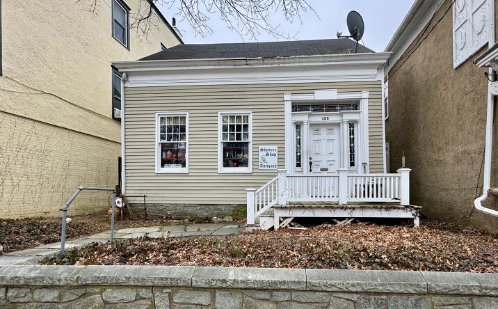 Pictures of Mixed Use property located at 425 Main St, Greenport, NY 11944 for sales - image #1