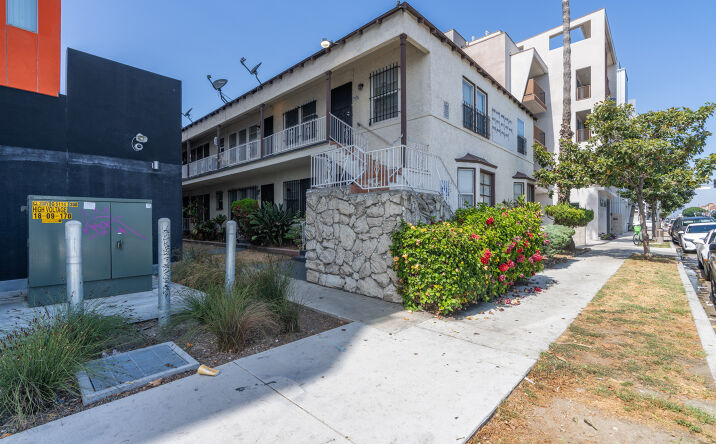 Pictures of Multifamily property located at 6521 S Crenshaw Blvd, Los Angeles, CA 90043 for sales - image #1