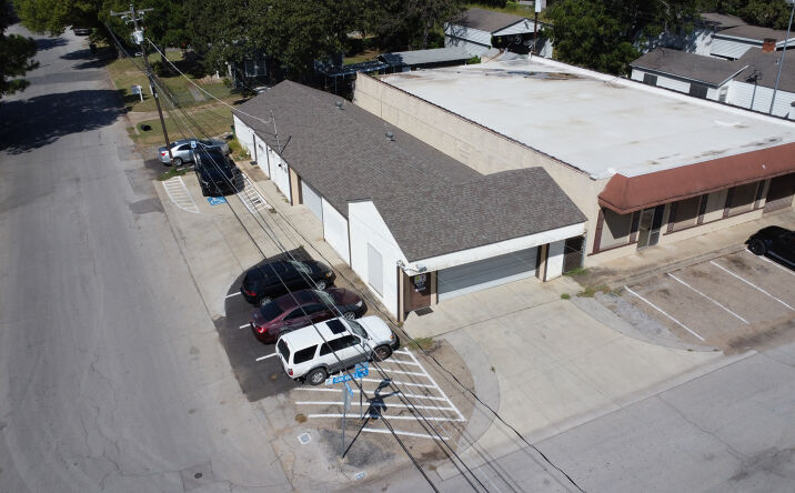 Pictures of Office, Retail property located at 1401 Oak Knoll Dr, Haltom City, TX 76117 for sales - image #1