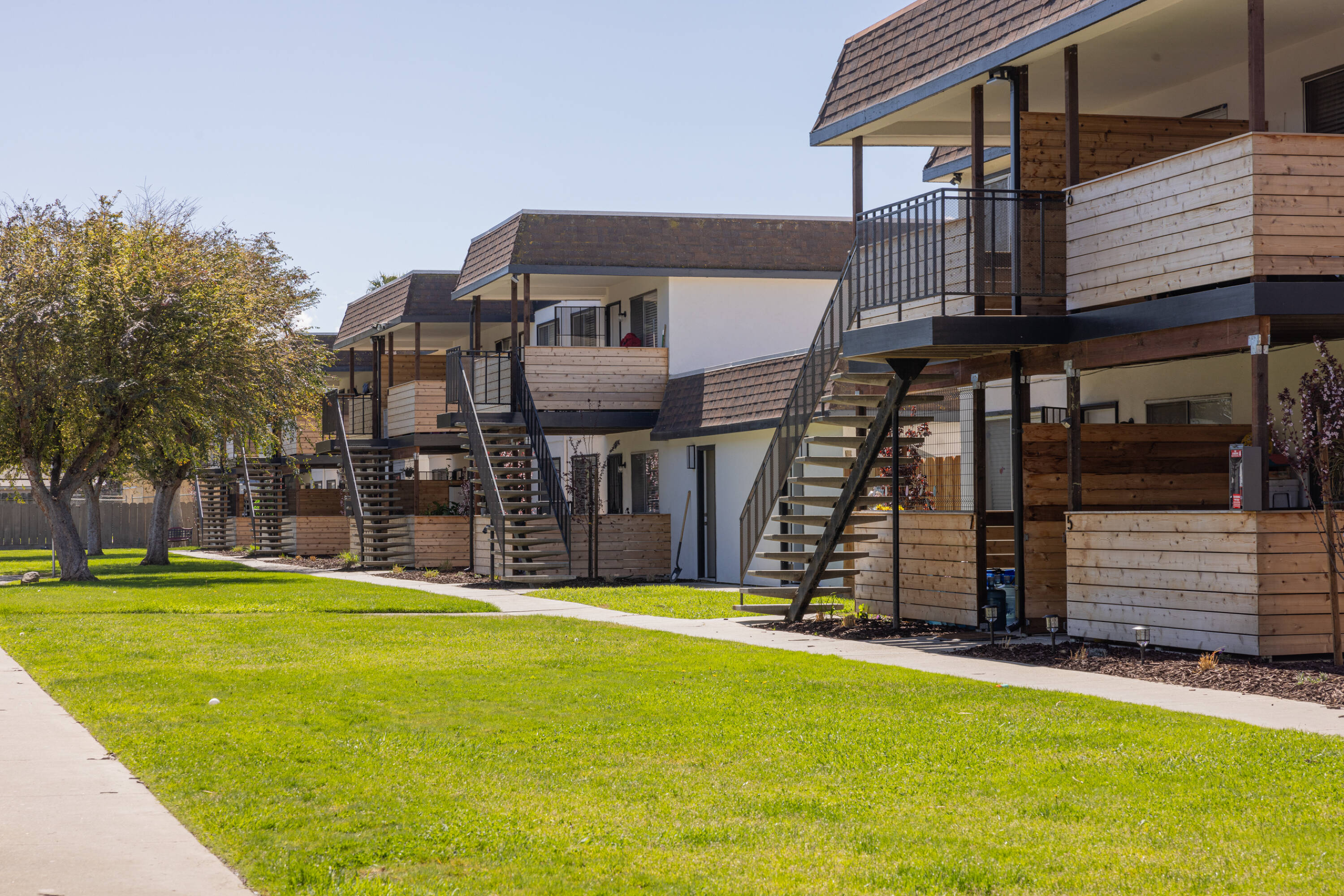 711 South St, Hollister, CA 95023