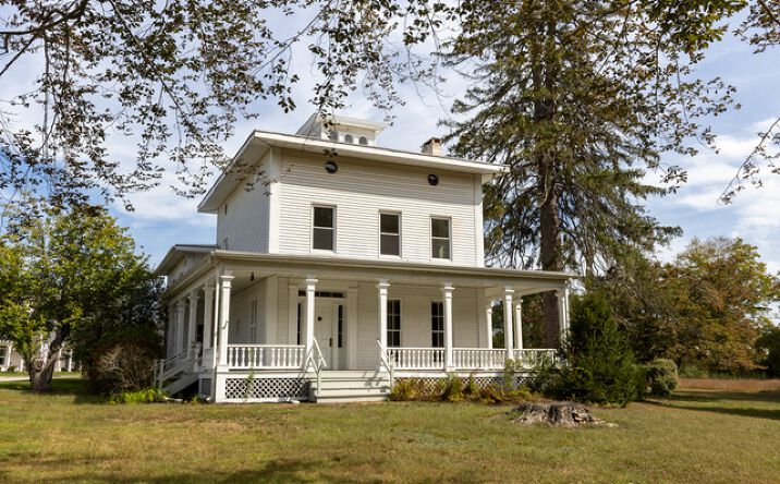 Pictures of Retail, Multifamily property located at 1572 Saybrook Rd, Haddam, CT 06438 for sales - image #1