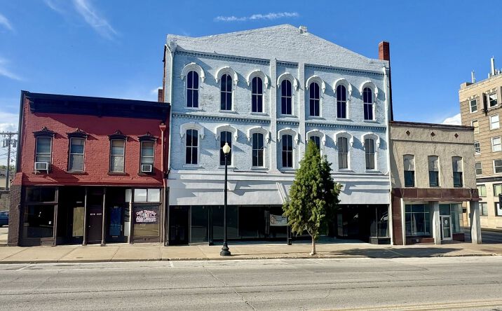 Pictures of Retail property located at 302-304 Broadway, Hannibal, MO 63401 for sales - image #1