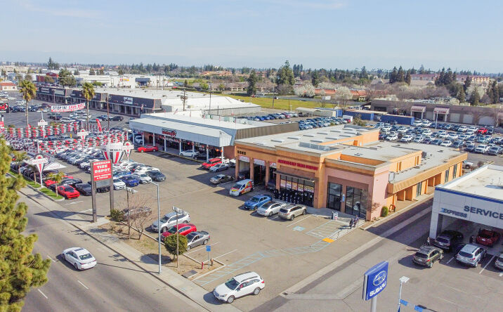 Pictures of Retail property located at 5262 N Blackstone Ave, Fresno, CA 93710 for sales - image #1