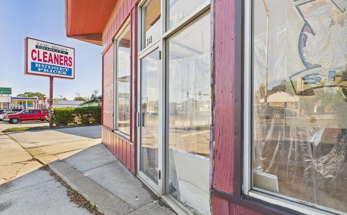 Pictures of Retail property located at 348 W 14th St, Chicago Heights, IL 60411 for sales - image #1