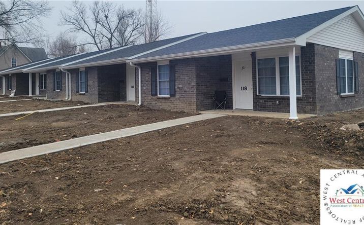 Pictures of Multifamily property located at 114 Locust, Sweet Springs, MO 65351 for sales - image #1