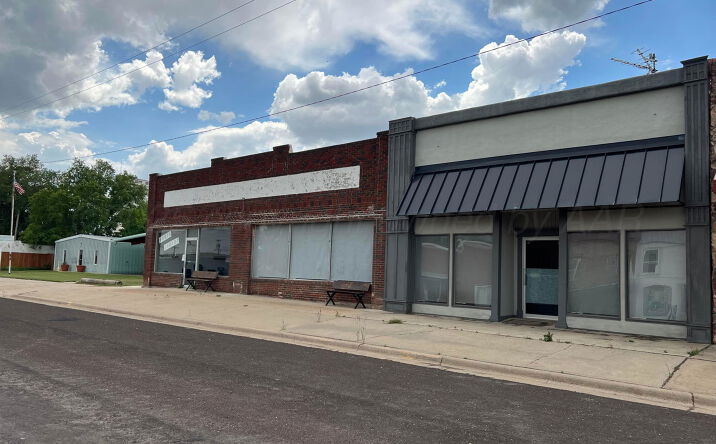 Pictures of Retail property located at 225 S Main St, Darrouzett, TX 79024 for sales - image #1