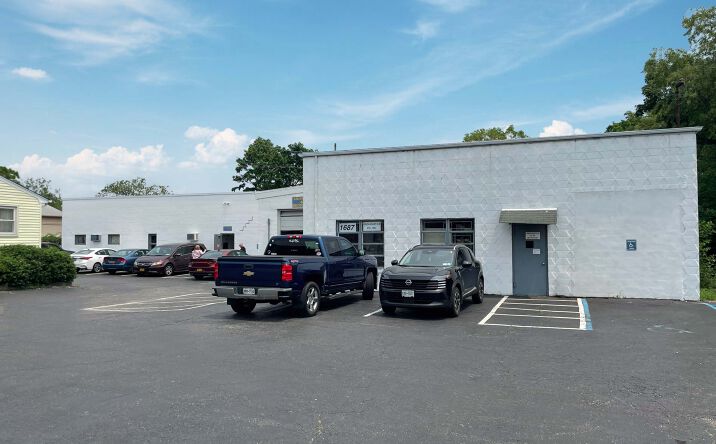 Pictures of Industrial property located at 1687 Roosevelt Ave, Bohemia, NY 11716 for sales - image #1