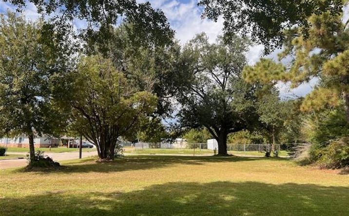 Pictures of Land property located at 702 Alamo Street, Lake Charles, LA 70601 for sales - image #1