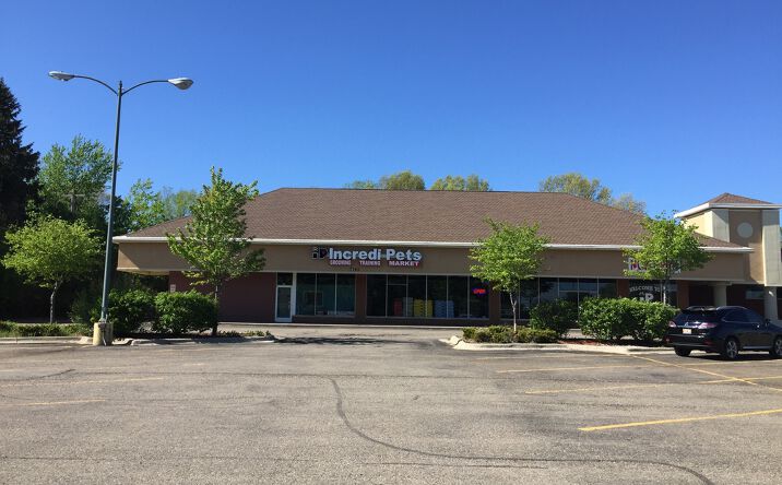 Pictures of Retail property located at 7150 Cooley Lake Rd, Waterford Township, MI 48327 for sales - image #1