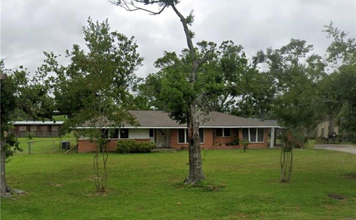 image of property at 904 COUNTRY CLUB RD Lake Charles LA 70605-6018