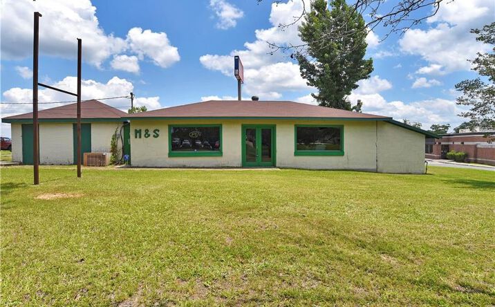 Pictures of Retail property located at 109 West University Parkway, Leesville, LA 71446 for sales - image #1
