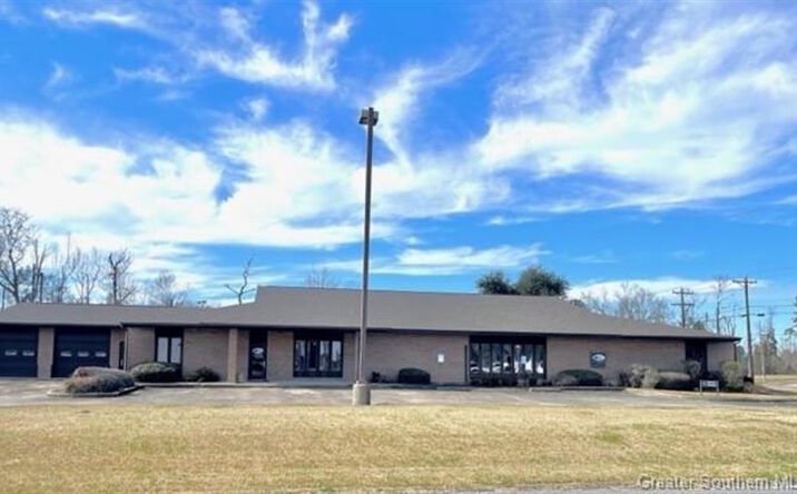 Pictures of Business for Sale property located at 1037 Sam Houston Jones, Lake Charles, LA 70611 for sales - image #1