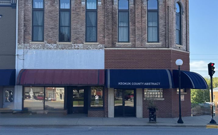 Pictures of Multifamily property located at 105 1/2 W Washington Street, Sigourney, IA 52591 for sales - image #1