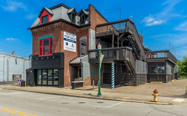 Pictures of Retail property located at 134 Spring St, Jeffersonville, IN 47130 for sales - image #1