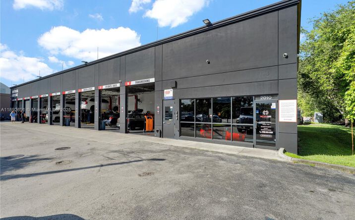 Pictures of Business for Sale, Retail property located at 2090 NW 107th Ave, Sweetwater, FL 33172 for sales - image #1