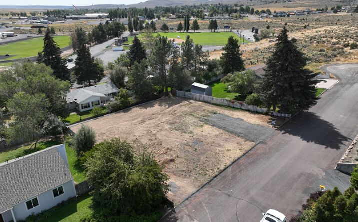 Pictures of Land property located at TL 300 W Pierce St, Burns, OR 97720 for sales - image #1