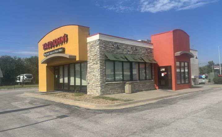 Pictures of Retail property located at 420 e 30th ave, hutchinson, KS 67502 for sales - image #1