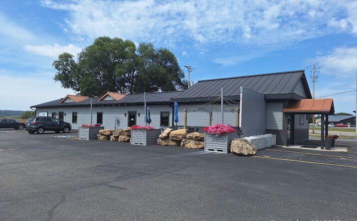 Pictures of Business for Sale, Retail property located at 37505 Us Highway 18, Prairie du Chien, WI 53821 for sales - image #1