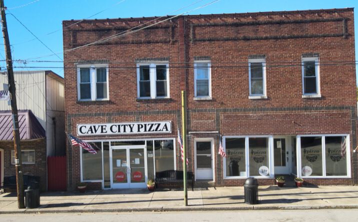 Pictures of Retail property located at 210 Broadway St, Cave City, KY 42127 for sales - image #1