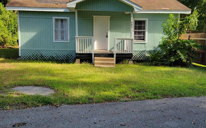 Pictures of Hospitality property located at 695 Grimes Ave, Silsbee, TX 77656 for sales - image #1