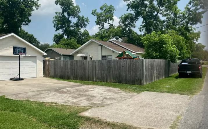 Pictures of Hospitality property located at 6501 Jefferson Blvd, Groves, TX 77619 for sales - image #1