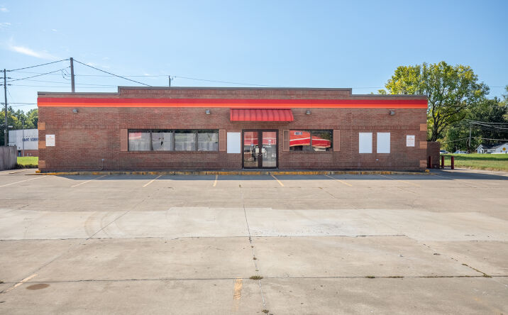 Pictures of Retail property located at 10050 St Clair Ave, Fairview Heights, IL 62208 for sales - image #1