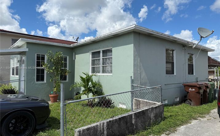 Pictures of Multifamily property located at 155 W 26th St, Hialeah, FL 33010 for sales - image #1