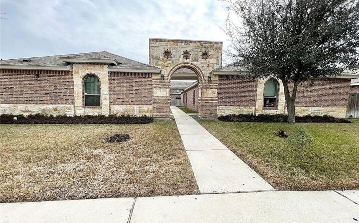 Pictures of Multifamily property located at 2600 E Franklin, Alton, TX 78573 for sales - image #1
