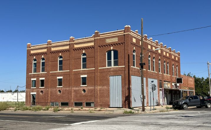 Pictures of Hospitality, Mixed Use, Office, Retail property located at 101 N Main St, Crowell, TX 79227 for sales - image #1