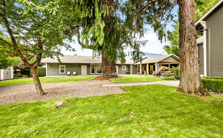 Pictures of Hospitality, Mixed Use, Office property located at 111 Cedar St, Rogue River, OR 97537 for sales - image #1