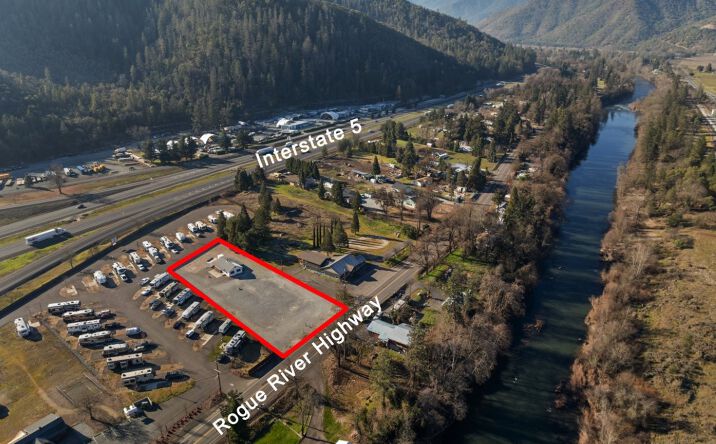 Pictures of Retail property located at 175 Rogue River Hwy, Gold Hill, OR 97525 for sales - image #1