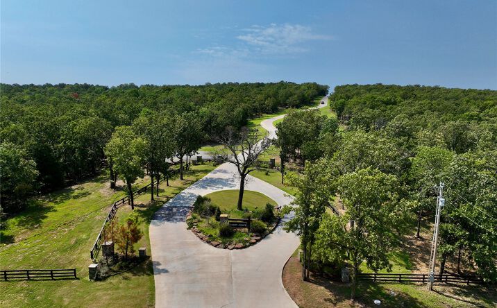 Pictures of Land property located at 206 Patriot Pointe, Eufaula, OK 74432 for sales - image #1