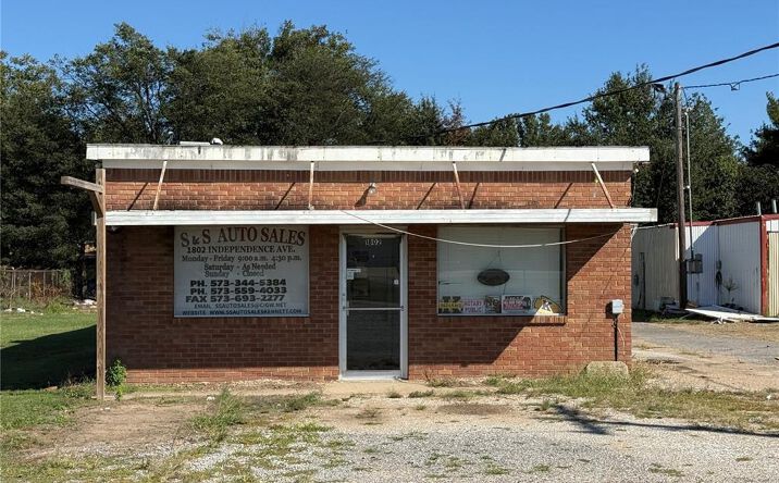 Pictures of Retail, Office, Industrial property located at 1802 Independence Ave, Kennett, MO 63857 for sales - image #1