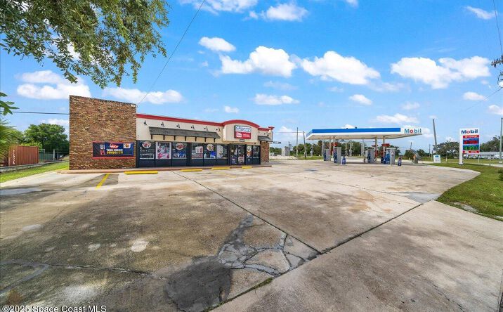 Pictures of Business for Sale, Retail property located at 2009 N Cocoa Boulevard, Cocoa, FL 32922 for sales - image #1
