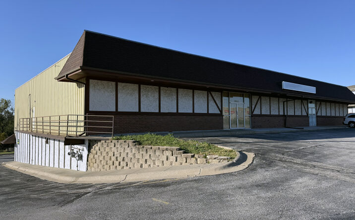Pictures of Industrial, Retail property located at 10801 Blondo St, Omaha, NE 68164 for sales - image #1