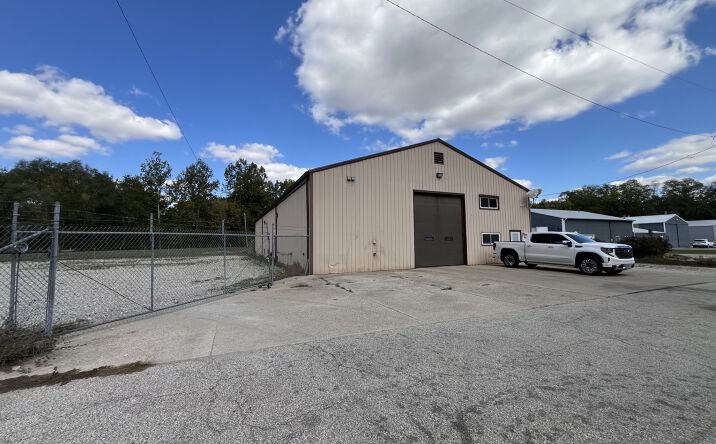Pictures of Industrial, Mixed Use property located at 1006 Covington Street, crawfordsville, IN 47933 for sales - image #1