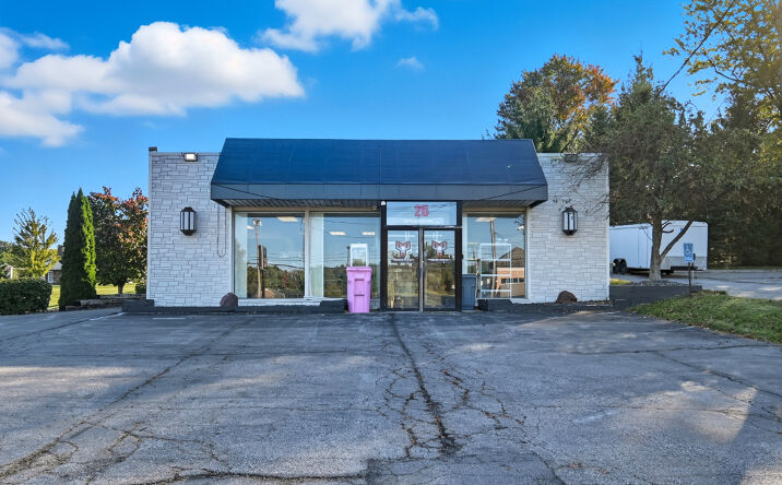 Pictures of Office, Retail property located at 25 Lexington Springmill Road S, Ontario, OH 44906 for sales - image #1